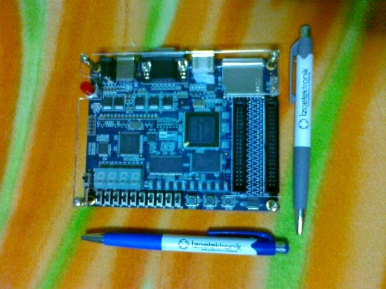 Bendeki kart, `izoelektronik.com` kalemlerim ile...